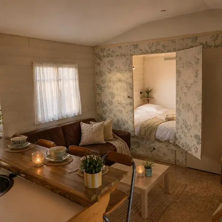 Tiny House Met Coldtub 4pers The Firefly アパート