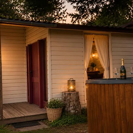 Tiny House Met Coldtub 4pers The Firefly アパート